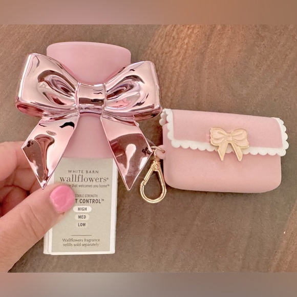 Pink Bow Wallflower and Scalloped Bow Snap case - BBW - Picture 1 of 1